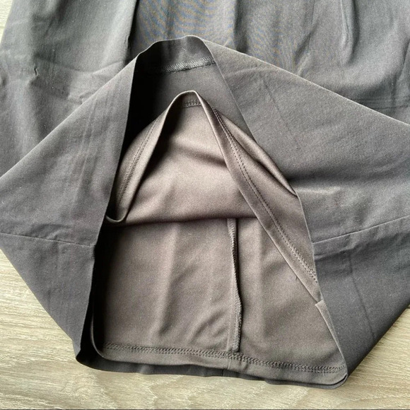 Le Chateau Stretch  Keyhole Neckline Sheath Dress - Picture 13 of 14